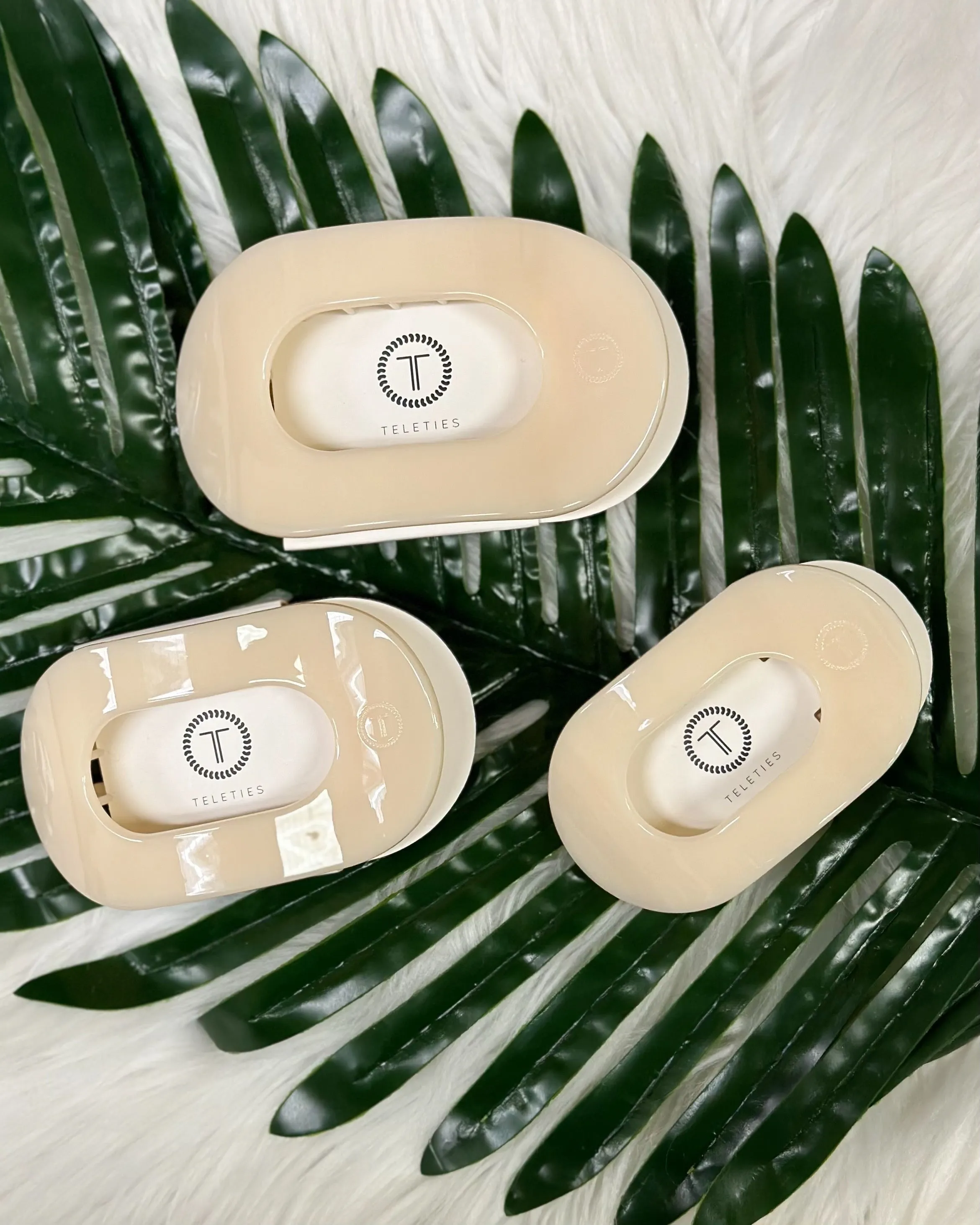 TELETIES Almond Beige Flat Round Hair Clip